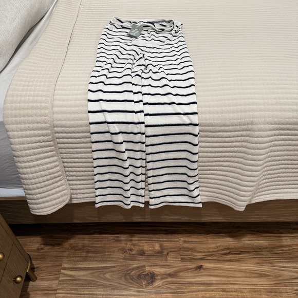 H&M Black and White Striped Top - Picture 1 of 3